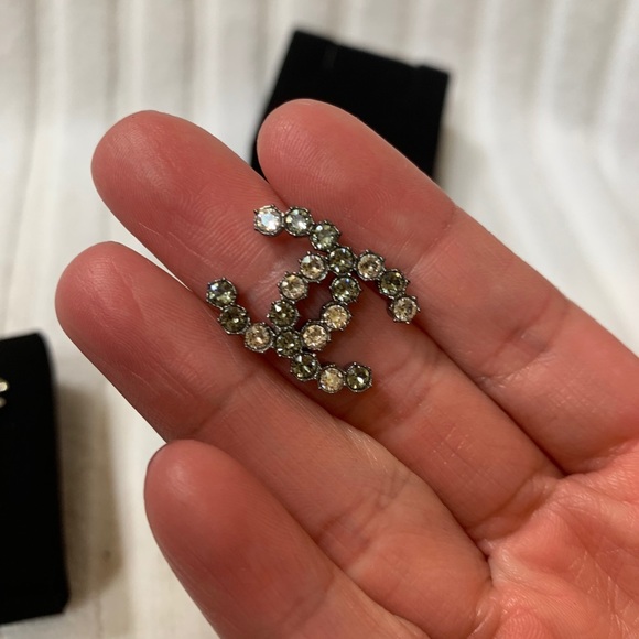 ✨SOLD✨Chanel extra large earrings cc - Picture 3 of 7